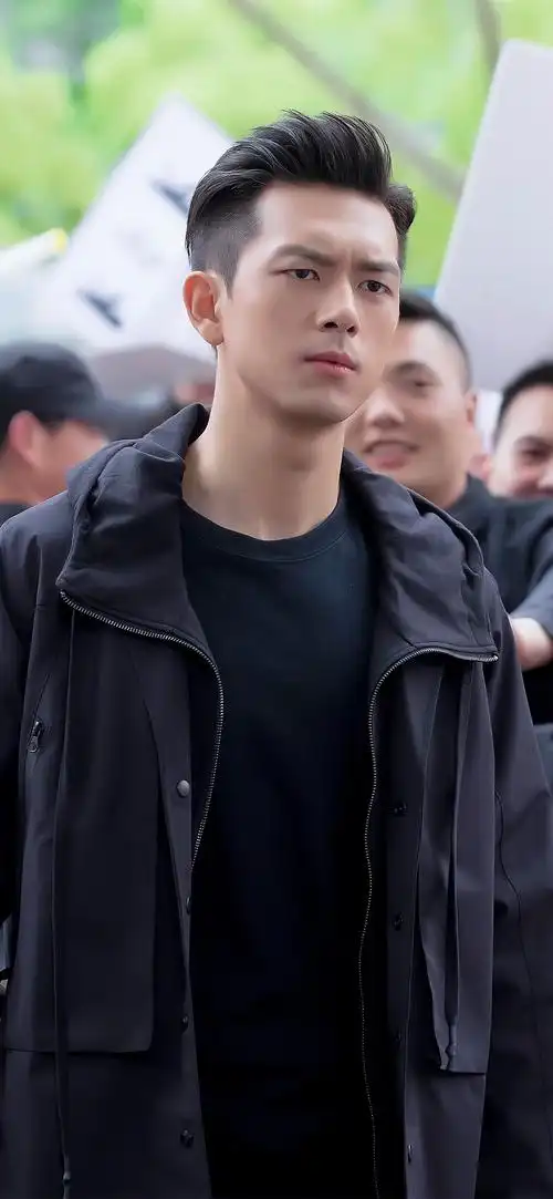 亲爱的热爱的李现高清手机壁纸