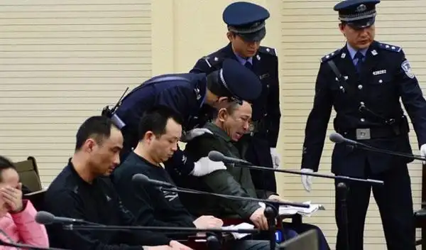 曾为地震捐款超5000万将女星当成玩物枪决前说四个字很现实