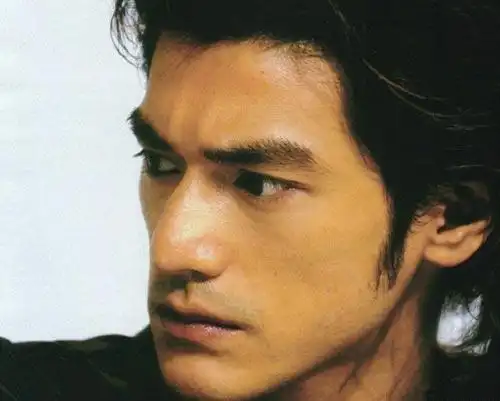 曾为周迅泪奔唯一特例他也给了周迅他就是金城武