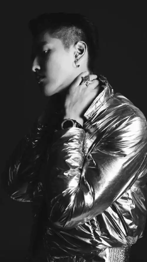 吴亦凡黑色气质写真