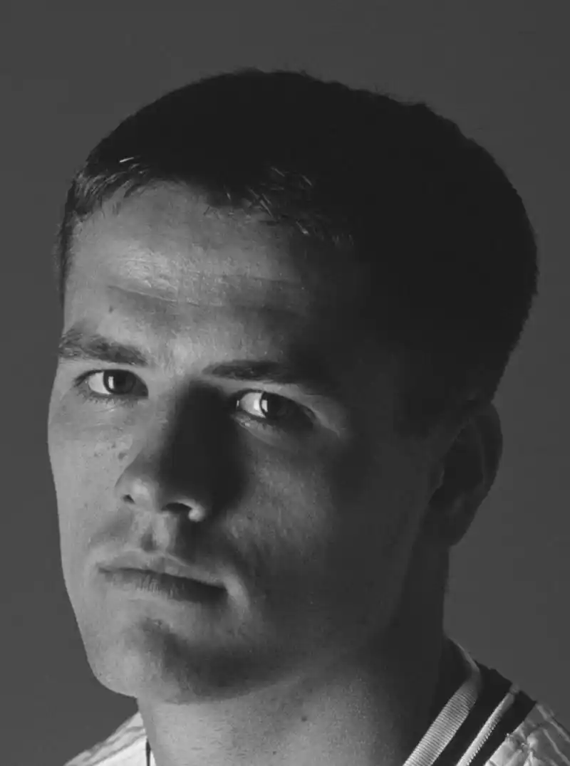 原创足坛史上九大帅哥黑白照风采小贝c罗领衔来看看有没有你喜欢的