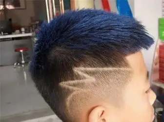 小男孩发型短发潮流 两边剃留中间超酷炫