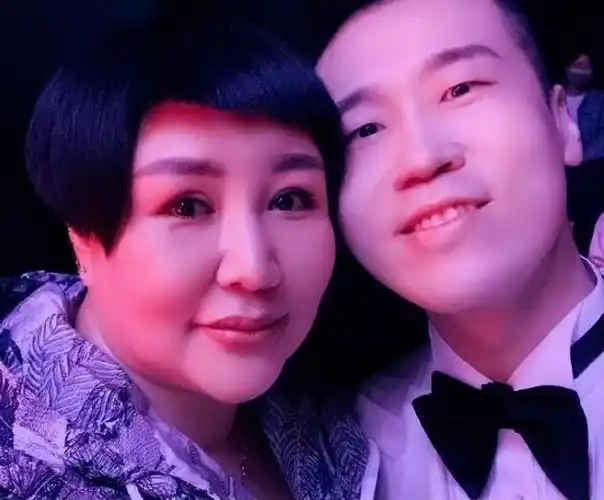 而近些年,随着郭德纲和德云社,的关注度越来越高王惠也开始被人们