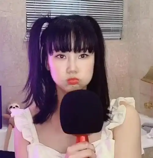 黄龄在乘风破浪宿舍浴室开箱b站金牌了,13岁00上线