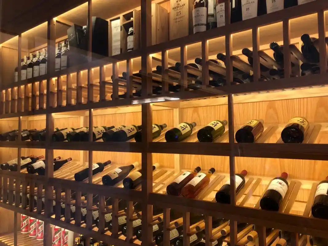 私人酒窖,雪茄房定制.海口别墅案例分享私人定制恒温酒窖,雪茄 - 抖音