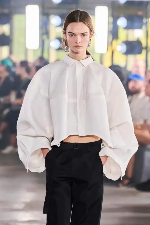 2024春夏女装衬衫t台流行分析改良衬衫