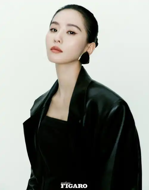 刘诗诗费加罗四月刊封面##刘诗诗费加罗东方瓷花造型##时尚新封面