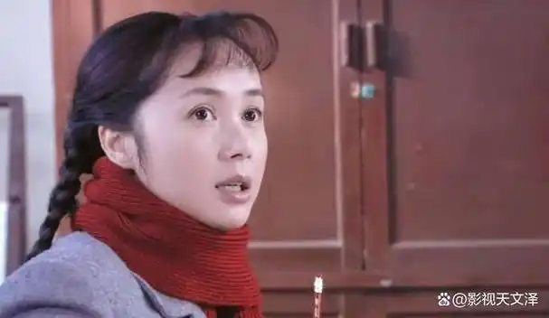 蒋雯丽在这部剧中扮演的女主角经历了广泛的时间跨度,她需要从青少年