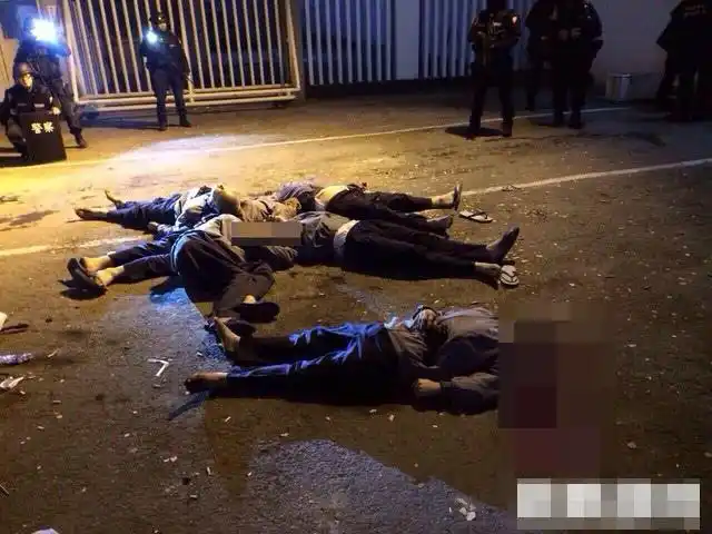 台湾劫狱囚犯饮弹自尽现场尸体呈梅花状摆放