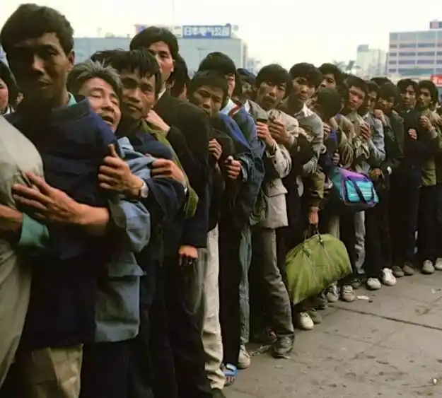 老照片:90年代南下深圳打工的年轻人.