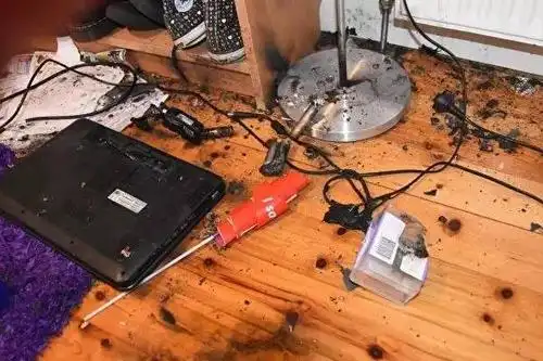 但你萌别以为,只有手机过充才会爆炸,笔记本电脑同样有爆炸的"潜力"!