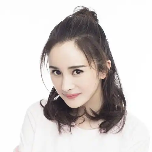 带来龙年的祝福~今日分享一组小幂九宫格正脸自拍希望狐狸和蜜蜂们在