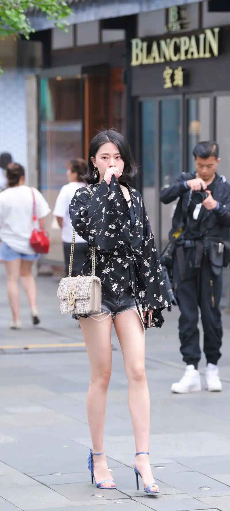 赏心悦目计划.#街拍穿搭 #街拍美女 #蜀都街拍 #又美又飒 - 抖音