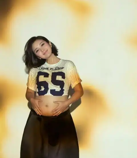 baby的孕照真的惊艳到我了  在我看来比任何杂志硬照都漂亮  这些怀孕