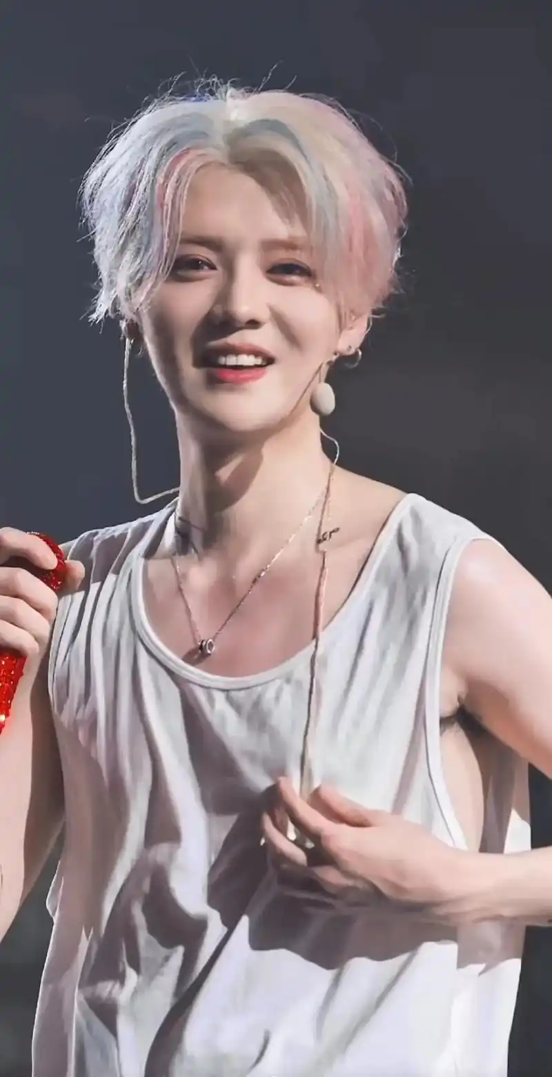 祝愿全世界最好的鹿晗生日快乐[抱抱你][抱抱你][抱抱你] 作者赞过 1