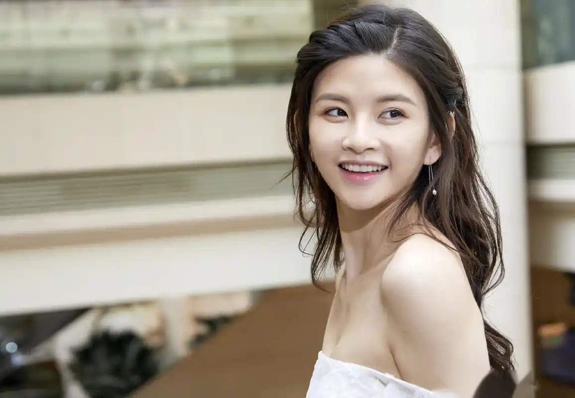 上海国际电影节开幕仪式  红毯  林思意饰柳儿首亮相 三色镯:破谜重生