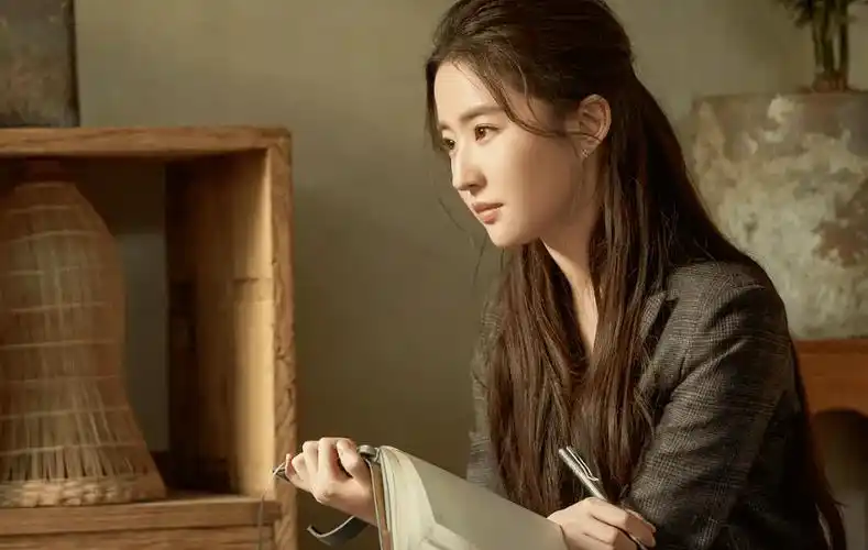 刘亦菲带着她的首部现代剧来了.