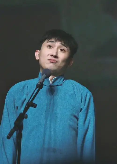 世界熙熙攘攘,万物华华丽丽,不要攘攘,不要丽丽,只要熙熙华华.