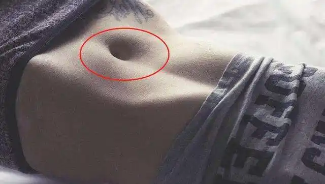 人几乎都不会刻意触碰肚脐,担心会造成伤害或者引起肚子疼痛的现象