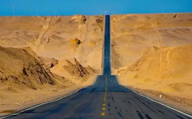 最孤独的国道从西宁到喀什穿越中国一半的无人区