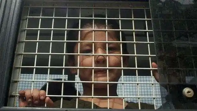 注:本条罪名实际应为收买被拐卖的妇女,儿童罪.