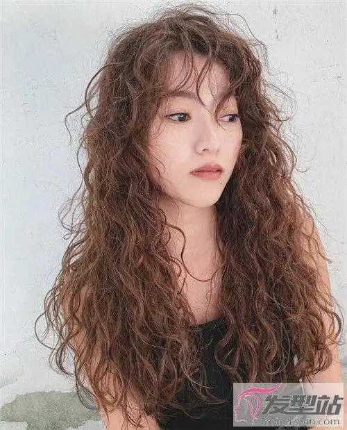 螺旋烫满头小卷发型 超火发型个性洋气