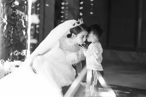 原创佟丽娅晒和儿子对话朵朵称对董璇女儿无可奈何母子温情太动人