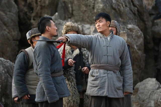 我要分享 由殷飞执导,王新,阿丽亚,王翌舟领衔主演的电视剧《绝地反击