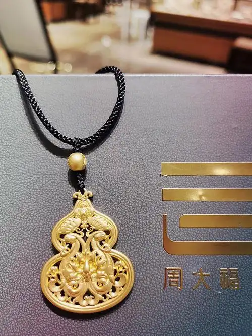 周大福传承吊坠鸾凤和鸣