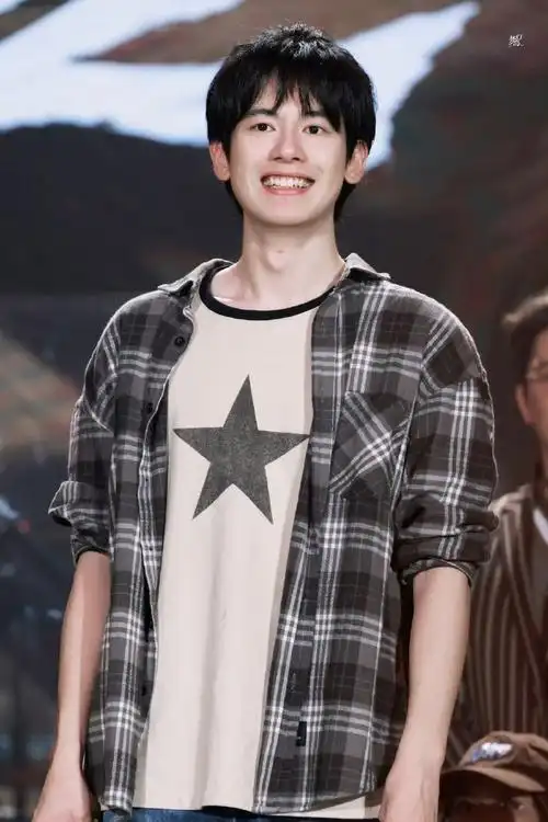 胡先煦发了乌尔善直拍