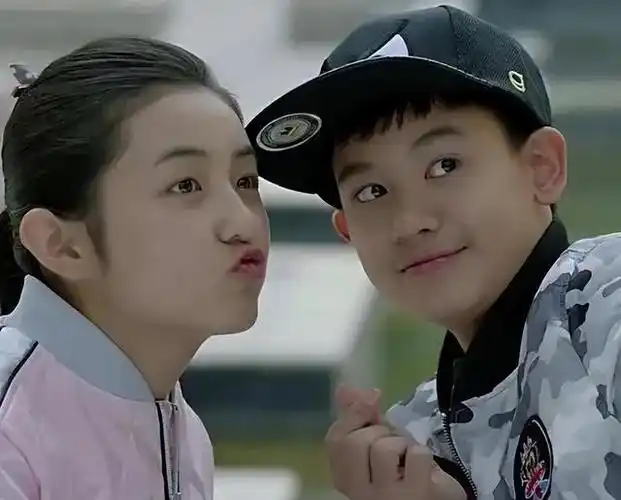 张子枫,胡先煦首演夫妻配一脸,情人节最甜的竟是这对青梅竹马!