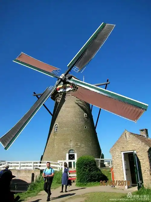 荷兰风车一一世界文化遗产(小孩堤坝风车群)