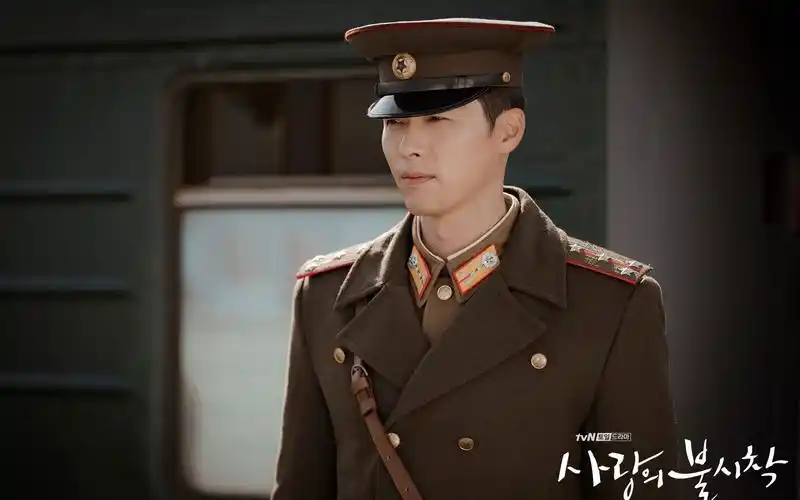 《爱的迫降》超帅剧照图片玄彬《爱的迫降》剧照图片壁纸