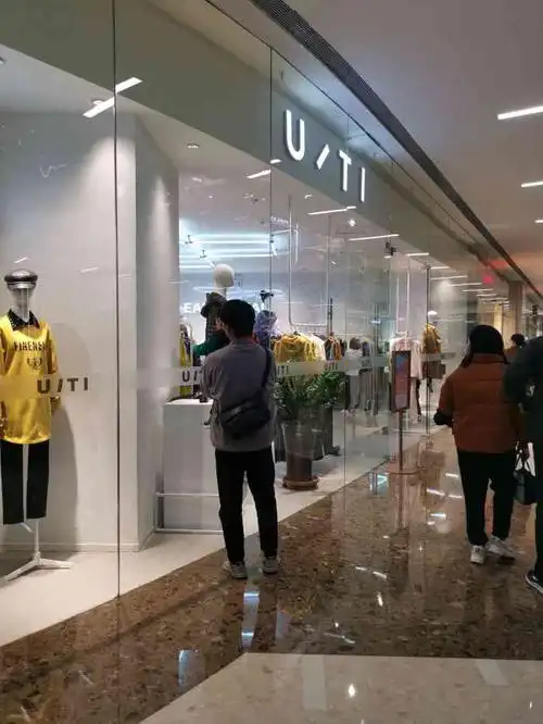 u/ti(华润万象汇店)-"尤缇在万象汇的二楼,隔壁就是屈臣氏.橱.