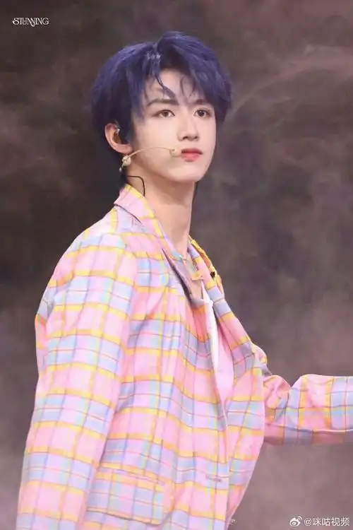 #咪咕星鲜事##朱志鑫蓝发##tf三代大连演唱会应援#