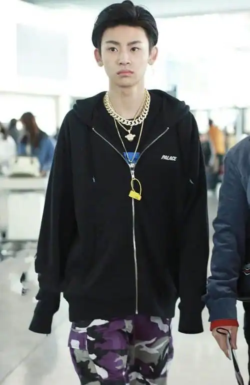 继鞋子不拆吊牌以后衣服也不拆了小鬼王琳凯就这样忘拆了