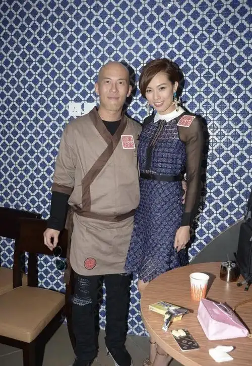 前港姐朱慧敏入行15年情感路崎岖连遇两渣男与梁荣忠激吻最轰动