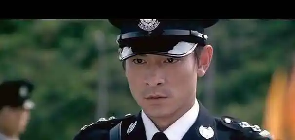 男星穿军装谁最帅?刘德华霸气,古天乐帅气,第一位一眼就爱上!