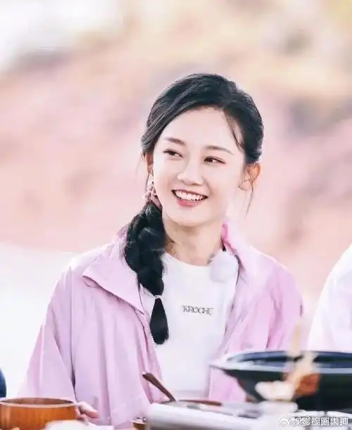 苗苗的美不是胜在五官是胜在身高和比例