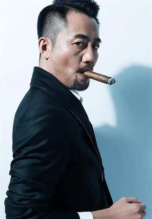 傅亨大片展大叔范雅痞熟男诠释低调奢华