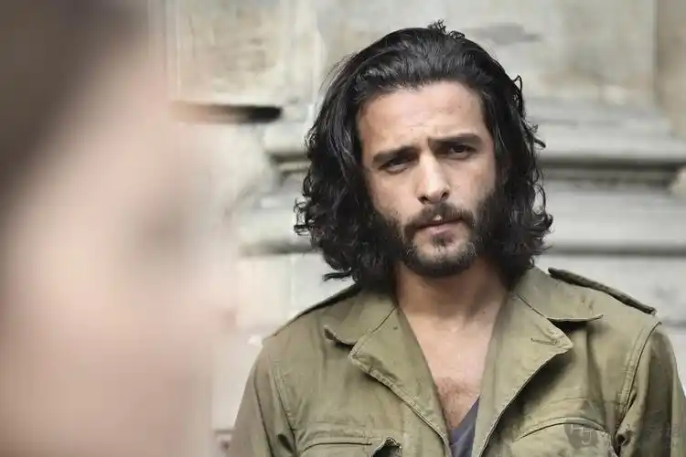 法国男生的造型烦恼:帅哥才敢驾驭这发型