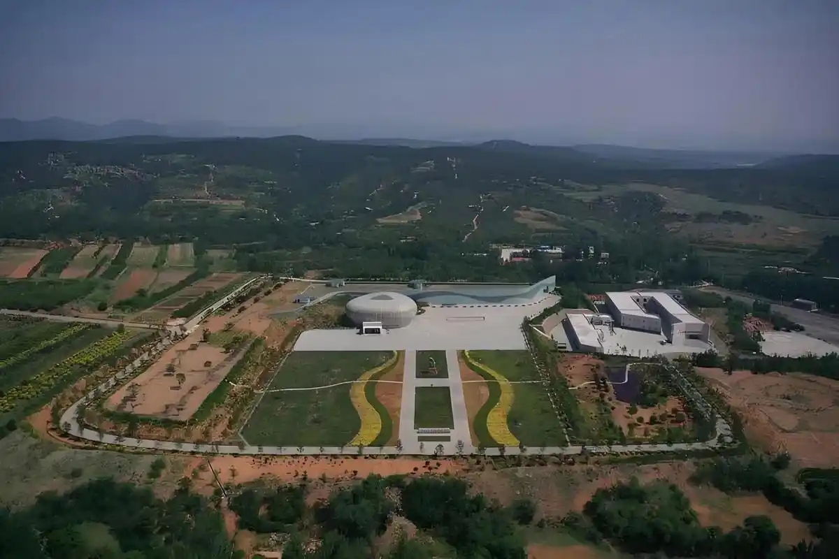 牛河梁遗址:探秘五千年前的文明  在浩瀚的历史长河中,每一个文明的