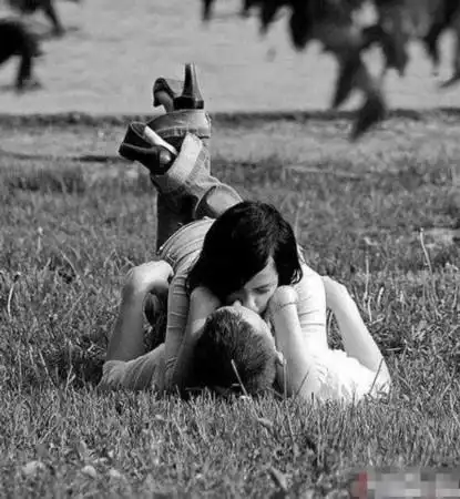 朋友圈秀恩爱神评论 朋友圈秀恩爱搞笑回复