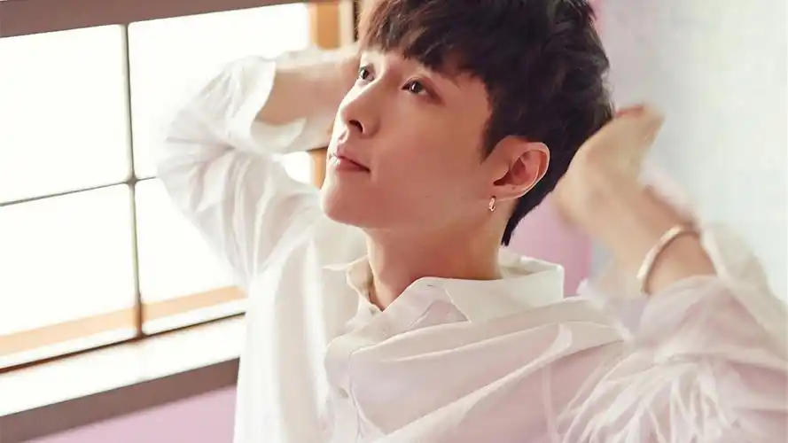 张艺兴明星风尚壁纸5