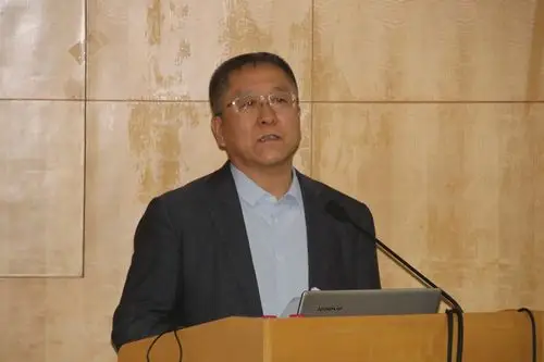 辽宁省大学生就业局局长刘铸在讲话中