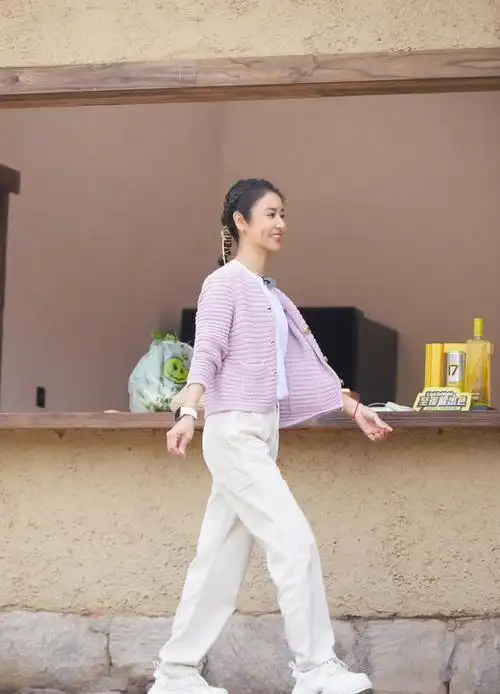 林心如携霍建华给爸妈庆生她47岁穿卫衣像少女老公却胖出肚腩