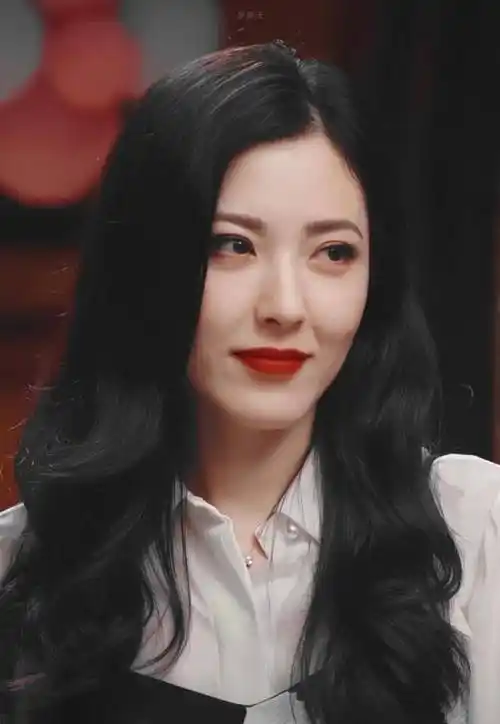 被称为"马脸"的长脸,这几位明星能扛住,又美又飒_漂亮_因为_美女