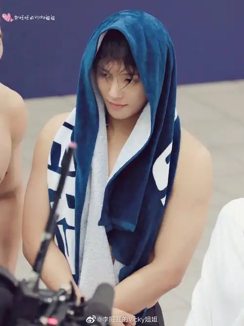 李汶翰游泳太了!狂甩半个泳道打破记录