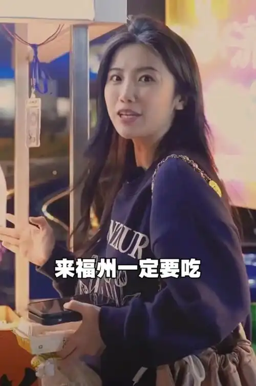 上过《十二道锋味》《拜托了,冰箱》等多档美食综艺的罗拉是土生土长