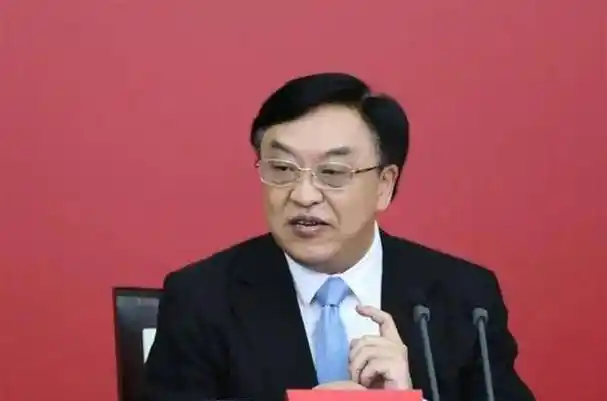 他是海南新任省委书记,本硕都是985高校,工作后晋升不断很优秀